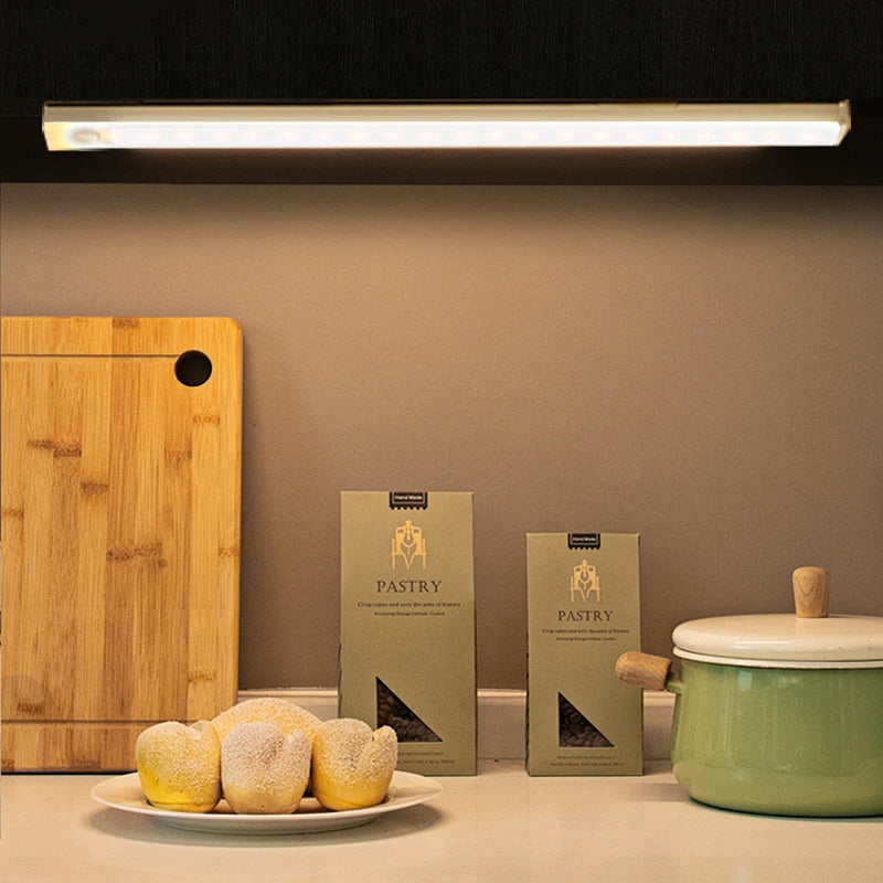 Luce LED con Sensore di Movimento – Illuminazione Automatica per Armadio, Scale e Casa